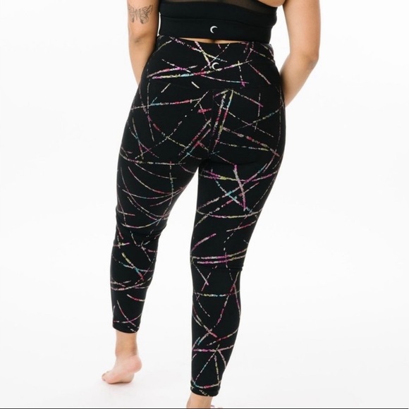 ZYIA Black Multicolor Patterned Leggings - Picture 2 of 13